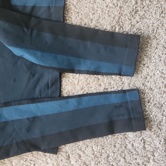 NWOT Under Armour x Misty Copeland Black & Blue Striped Long Sleeve Crop Top - Picture 5 of 10